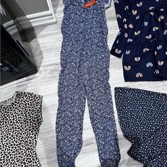 A selection of girls dresses, tops, leggings, accessories all in EUC. - Picture 10 of 12